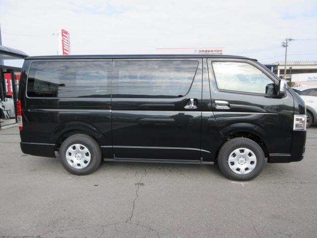 ハイエースバン ロングスーパーGL ダークプライムS 登録済未使用車 4WD 寒冷地仕様 トヨタセーフティセンス パノラミックビュー 両側パワースライド デジタルインナーミラー オートハイビーム 本革巻ステア LEDヘッドライト 前後フォグ Wエアコン(11枚目)