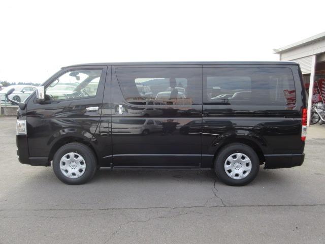 ハイエースバン ロングスーパーGL ダークプライムS 登録済未使用車 4WD 寒冷地仕様 トヨタセーフティセンス パノラミックビュー 両側パワースライド デジタルインナーミラー オートハイビーム 本革巻ステア LEDヘッドライト 前後フォグ Wエアコン(12枚目)