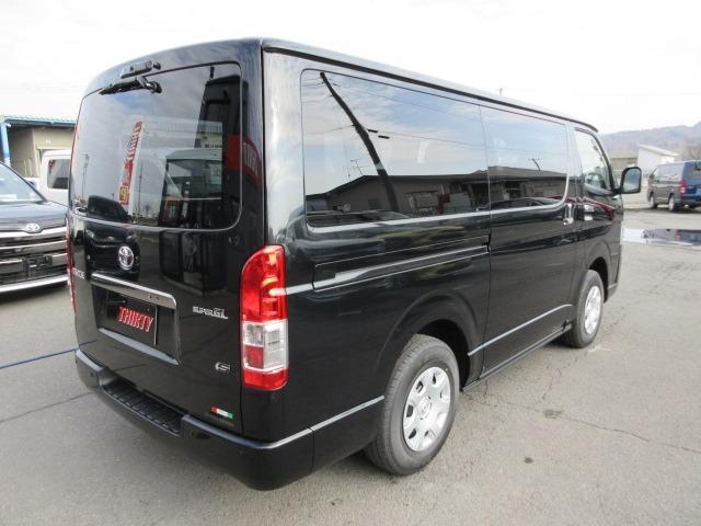 ハイエースバン ロングスーパーGL ダークプライムS 登録済未使用車 4WD 寒冷地仕様 トヨタセーフティセンス パノラミックビュー 両側パワースライド デジタルインナーミラー オートハイビーム 本革巻ステア LEDヘッドライト 前後フォグ Wエアコン(13枚目)