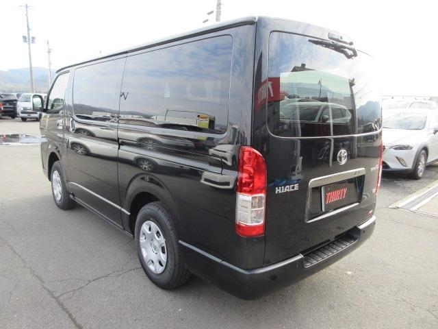 ハイエースバン ロングスーパーGL ダークプライムS 登録済未使用車 4WD 寒冷地仕様 トヨタセーフティセンス パノラミックビュー 両側パワースライド デジタルインナーミラー オートハイビーム 本革巻ステア LEDヘッドライト 前後フォグ Wエアコン(15枚目)