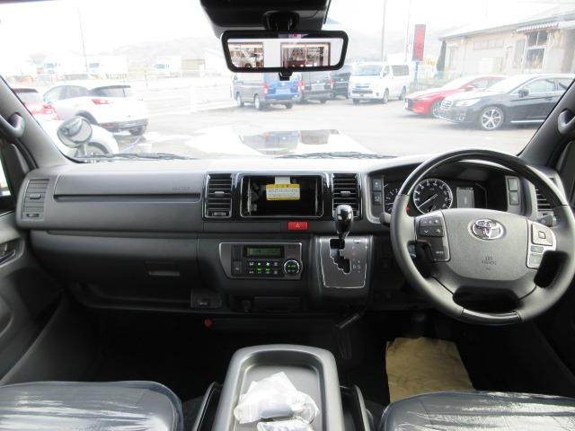 ハイエースバン ロングスーパーGL ダークプライムS 登録済未使用車 4WD 寒冷地仕様 トヨタセーフティセンス パノラミックビュー 両側パワースライド デジタルインナーミラー オートハイビーム 本革巻ステア LEDヘッドライト 前後フォグ Wエアコン(16枚目)