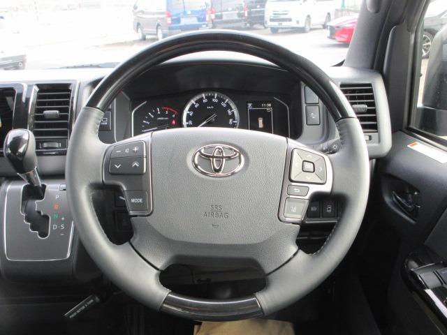 ハイエースバン ロングスーパーGL ダークプライムS 登録済未使用車 4WD 寒冷地仕様 トヨタセーフティセンス パノラミックビュー 両側パワースライド デジタルインナーミラー オートハイビーム 本革巻ステア LEDヘッドライト 前後フォグ Wエアコン(17枚目)