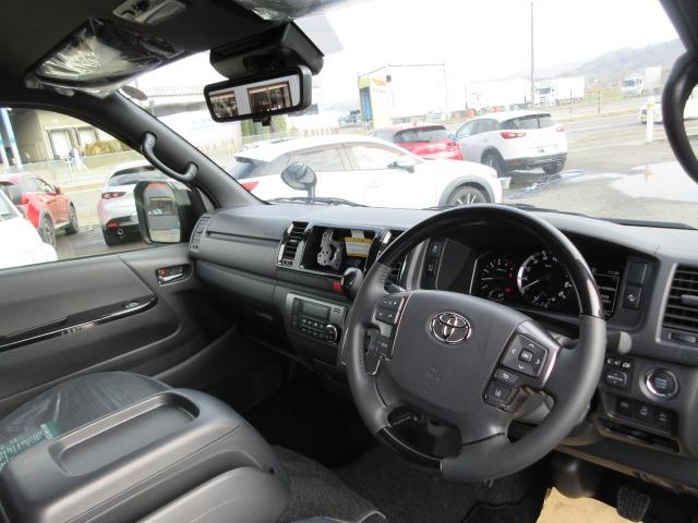 ハイエースバン ロングスーパーGL ダークプライムS 登録済未使用車 4WD 寒冷地仕様 トヨタセーフティセンス パノラミックビュー 両側パワースライド デジタルインナーミラー オートハイビーム 本革巻ステア LEDヘッドライト 前後フォグ Wエアコン(18枚目)