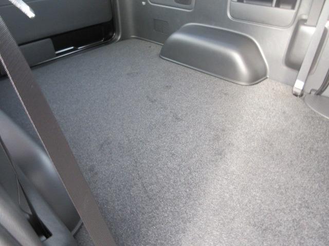 ハイエースバン ロングスーパーGL ダークプライムS 登録済未使用車 4WD 寒冷地仕様 トヨタセーフティセンス パノラミックビュー 両側パワースライド デジタルインナーミラー オートハイビーム 本革巻ステア LEDヘッドライト 前後フォグ Wエアコン(20枚目)