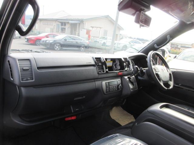 ハイエースバン ロングスーパーGL ダークプライムS 登録済未使用車 4WD 寒冷地仕様 トヨタセーフティセンス パノラミックビュー 両側パワースライド デジタルインナーミラー オートハイビーム 本革巻ステア LEDヘッドライト 前後フォグ Wエアコン(21枚目)