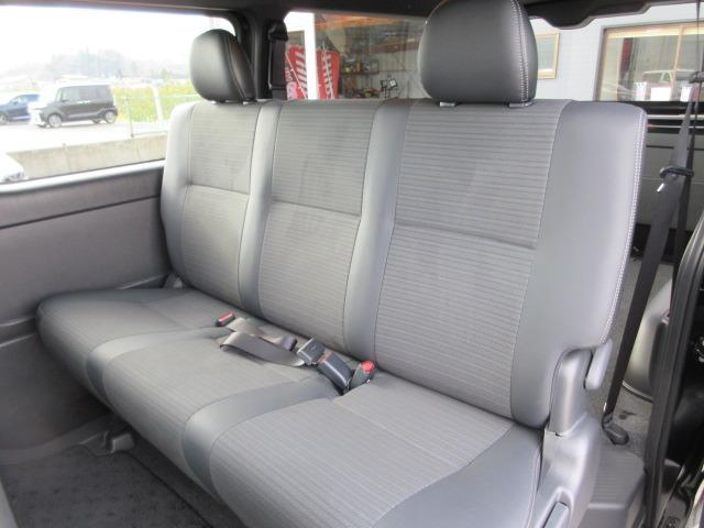 ハイエースバン ロングスーパーGL ダークプライムS 登録済未使用車 4WD 寒冷地仕様 トヨタセーフティセンス パノラミックビュー 両側パワースライド デジタルインナーミラー オートハイビーム 本革巻ステア LEDヘッドライト 前後フォグ Wエアコン(22枚目)