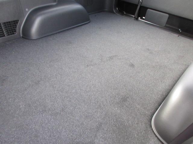 ハイエースバン ロングスーパーGL ダークプライムS 登録済未使用車 4WD 寒冷地仕様 トヨタセーフティセンス パノラミックビュー 両側パワースライド デジタルインナーミラー オートハイビーム 本革巻ステア LEDヘッドライト 前後フォグ Wエアコン(23枚目)