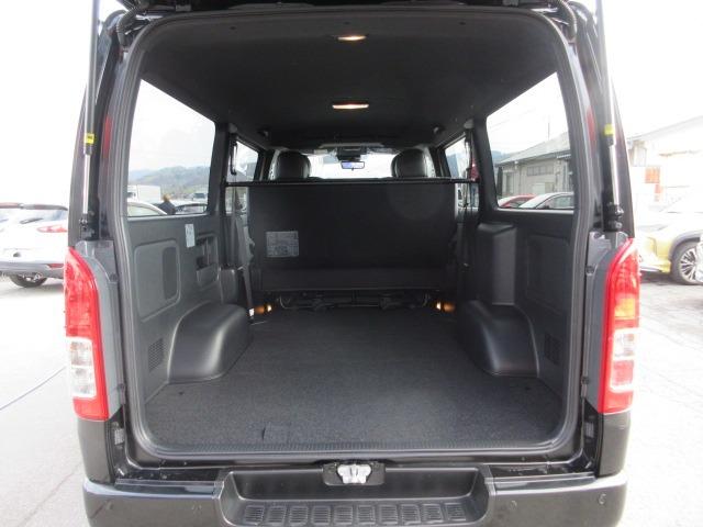 ハイエースバン ロングスーパーGL ダークプライムS 登録済未使用車 4WD 寒冷地仕様 トヨタセーフティセンス パノラミックビュー 両側パワースライド デジタルインナーミラー オートハイビーム 本革巻ステア LEDヘッドライト 前後フォグ Wエアコン(24枚目)