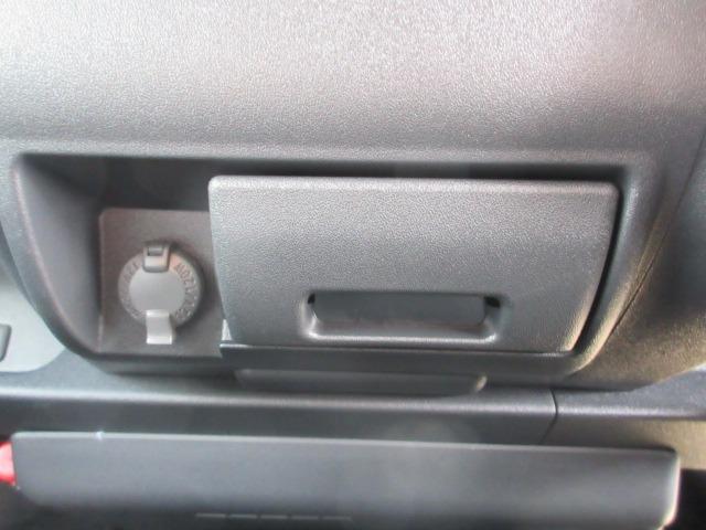 ハイエースバン ロングスーパーGL ダークプライムS 登録済未使用車 4WD 寒冷地仕様 トヨタセーフティセンス パノラミックビュー 両側パワースライド デジタルインナーミラー オートハイビーム 本革巻ステア LEDヘッドライト 前後フォグ Wエアコン(28枚目)