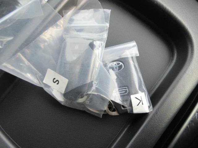 ハイエースバン ロングスーパーGL ダークプライムS 登録済未使用車 4WD 寒冷地仕様 トヨタセーフティセンス パノラミックビュー 両側パワースライド デジタルインナーミラー オートハイビーム 本革巻ステア LEDヘッドライト 前後フォグ Wエアコン(42枚目)