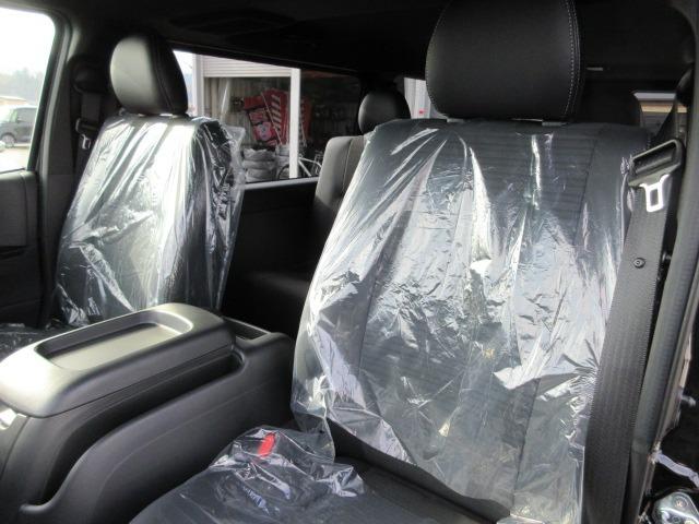 ハイエースバン ロングスーパーGL ダークプライムS 登録済未使用車 4WD 寒冷地仕様 トヨタセーフティセンス パノラミックビュー 両側パワースライド デジタルインナーミラー オートハイビーム 本革巻ステア LEDヘッドライト 前後フォグ Wエアコン(57枚目)