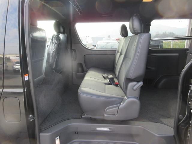 ハイエースバン ロングスーパーGL ダークプライムS 登録済未使用車 4WD 寒冷地仕様 トヨタセーフティセンス パノラミックビュー 両側パワースライド デジタルインナーミラー オートハイビーム 本革巻ステア LEDヘッドライト 前後フォグ Wエアコン(59枚目)