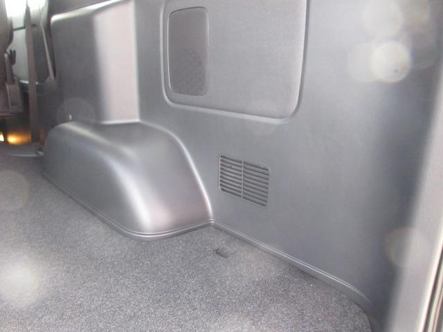 ハイエースバン ロングスーパーGL ダークプライムS 登録済未使用車 4WD 寒冷地仕様 トヨタセーフティセンス パノラミックビュー 両側パワースライド デジタルインナーミラー オートハイビーム 本革巻ステア LEDヘッドライト 前後フォグ Wエアコン(60枚目)