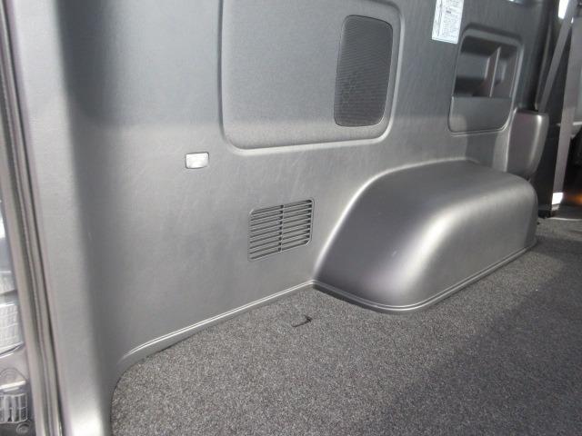 ハイエースバン ロングスーパーGL ダークプライムS 登録済未使用車 4WD 寒冷地仕様 トヨタセーフティセンス パノラミックビュー 両側パワースライド デジタルインナーミラー オートハイビーム 本革巻ステア LEDヘッドライト 前後フォグ Wエアコン(61枚目)