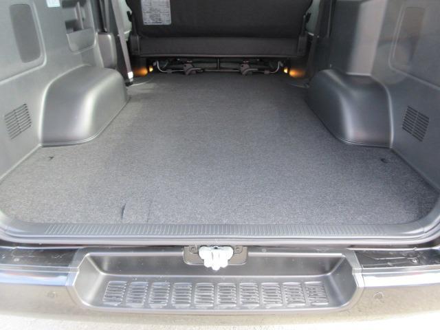 ハイエースバン ロングスーパーGL ダークプライムS 登録済未使用車 4WD 寒冷地仕様 トヨタセーフティセンス パノラミックビュー 両側パワースライド デジタルインナーミラー オートハイビーム 本革巻ステア LEDヘッドライト 前後フォグ Wエアコン(62枚目)