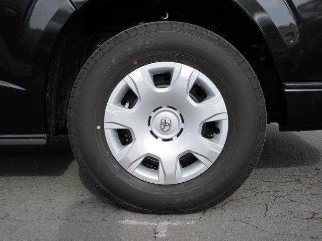 ハイエースバン ロングスーパーGL ダークプライムS 登録済未使用車 4WD 寒冷地仕様 トヨタセーフティセンス パノラミックビュー 両側パワースライド デジタルインナーミラー オートハイビーム 本革巻ステア LEDヘッドライト 前後フォグ Wエアコン(67枚目)