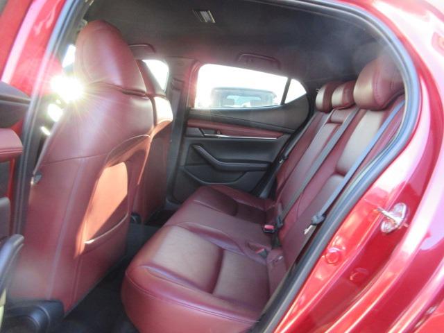 MAZDA3ファストバック XDバーガンディ セレクション 4WD アイアクティブセンス 純正コネクトナビ アラウンドビューモニター BOSEサウンドシステム コムテック製ドラレコ ETC レーダークルーズ 専用革シート パドルシフト LEDヘッドライト(63枚目)