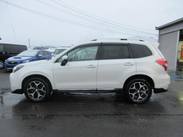 フォレスター ２．０ＸＴ　アイサイト　寒冷地仕様　４ＷＤ　電動サンルーフ　カロッツェリアナビ　レーダークルーズ　電動リアゲート　パドルシフト　純正ルーフレール　ＥＴＣ　バックカメラ　純正前後エアロ　前後フォグ　ＬＥＤデイライト　ドアバイザ（12枚目）