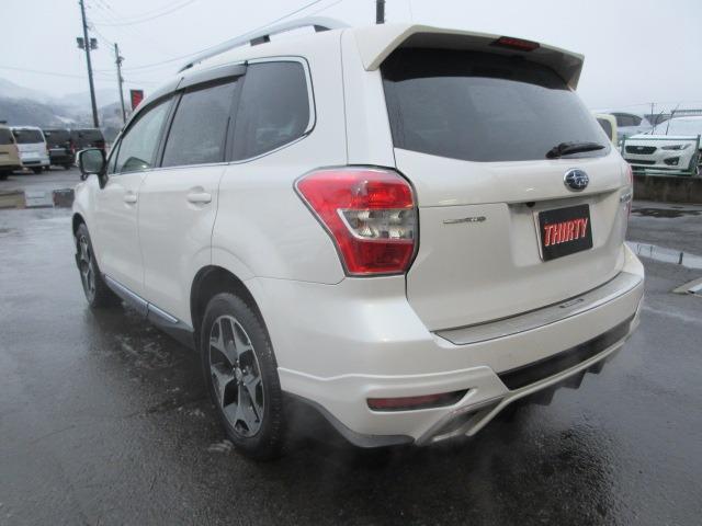 フォレスター ２．０ＸＴ　アイサイト　寒冷地仕様　４ＷＤ　電動サンルーフ　カロッツェリアナビ　レーダークルーズ　電動リアゲート　パドルシフト　純正ルーフレール　ＥＴＣ　バックカメラ　純正前後エアロ　前後フォグ　ＬＥＤデイライト　ドアバイザ（15枚目）