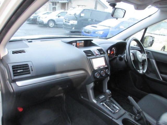 フォレスター ２．０ＸＴ　アイサイト　寒冷地仕様　４ＷＤ　電動サンルーフ　カロッツェリアナビ　レーダークルーズ　電動リアゲート　パドルシフト　純正ルーフレール　ＥＴＣ　バックカメラ　純正前後エアロ　前後フォグ　ＬＥＤデイライト　ドアバイザ（22枚目）