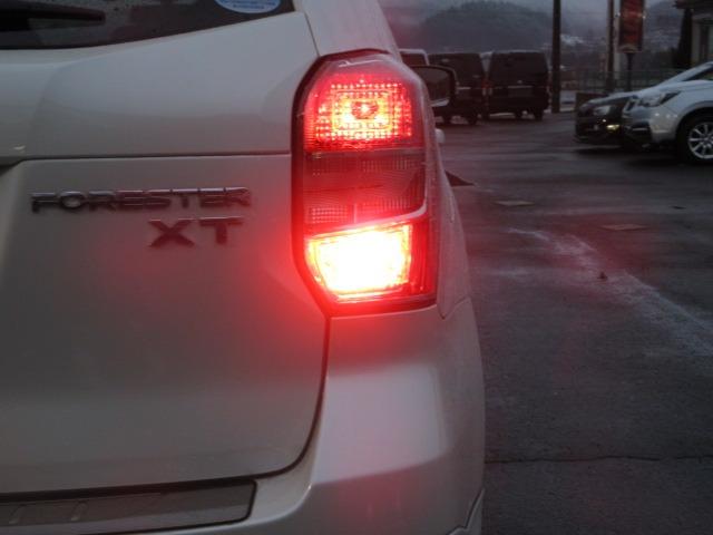 フォレスター ２．０ＸＴ　アイサイト　寒冷地仕様　４ＷＤ　電動サンルーフ　カロッツェリアナビ　レーダークルーズ　電動リアゲート　パドルシフト　純正ルーフレール　ＥＴＣ　バックカメラ　純正前後エアロ　前後フォグ　ＬＥＤデイライト　ドアバイザ（52枚目）