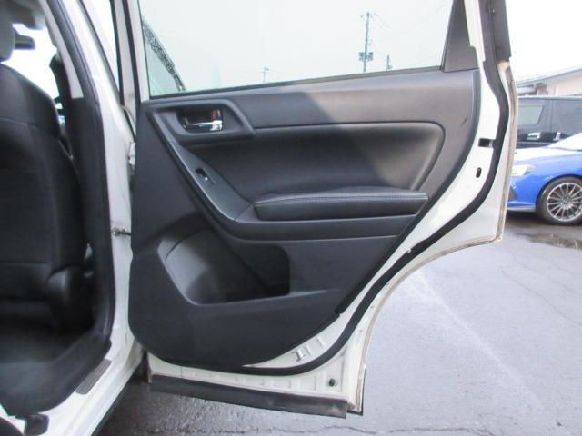 フォレスター ２．０ＸＴ　アイサイト　寒冷地仕様　４ＷＤ　電動サンルーフ　カロッツェリアナビ　レーダークルーズ　電動リアゲート　パドルシフト　純正ルーフレール　ＥＴＣ　バックカメラ　純正前後エアロ　前後フォグ　ＬＥＤデイライト　ドアバイザ（58枚目）