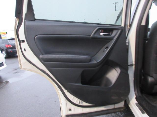 フォレスター ２．０ＸＴ　アイサイト　寒冷地仕様　４ＷＤ　電動サンルーフ　カロッツェリアナビ　レーダークルーズ　電動リアゲート　パドルシフト　純正ルーフレール　ＥＴＣ　バックカメラ　純正前後エアロ　前後フォグ　ＬＥＤデイライト　ドアバイザ（63枚目）