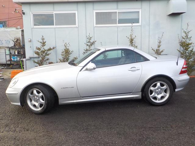 ＳＬＫ ＳＬＫ２３０コンプレッサー　初売り期間価格車　バリオルーフ　４エアバッグ　ＡＢＳ　エレクトロニックスタビリティプログラム　ブレーキアシスト　トラクションコントロール　本革シート＆ヒーター　キーレス　純正アルミホイール（5枚目）