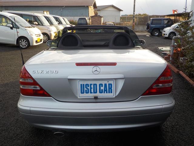 ＳＬＫ ＳＬＫ２３０コンプレッサー　初売り期間価格車　バリオルーフ　４エアバッグ　ＡＢＳ　エレクトロニックスタビリティプログラム　ブレーキアシスト　トラクションコントロール　本革シート＆ヒーター　キーレス　純正アルミホイール（8枚目）