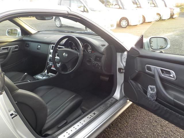 ＳＬＫ ＳＬＫ２３０コンプレッサー　初売り期間価格車　バリオルーフ　４エアバッグ　ＡＢＳ　エレクトロニックスタビリティプログラム　ブレーキアシスト　トラクションコントロール　本革シート＆ヒーター　キーレス　純正アルミホイール（11枚目）