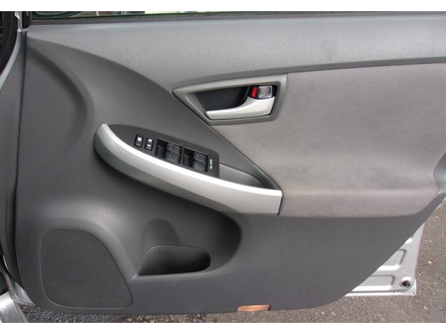 プリウス Ｇ　サンルーフ　ローダウン　フルエアロ　１８アルミ　レザー調シートカバー　ナビ　ＴＶ　Ｂｌｕｅｔｏｏｔｈ　バックカメラ　ＥＴＣ　クルーズコントロール　ＨＩＤ　スマートキー（15枚目）