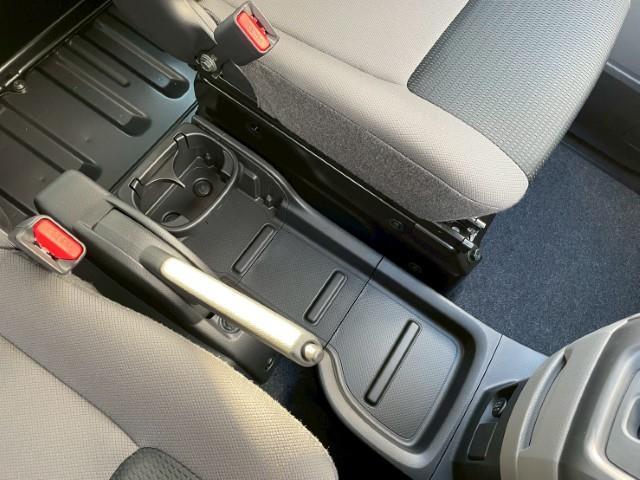 ＮＶ２００バネットバン ＤＸ　１４ＡＷ　デザートテックＬＣ－８　マキシス　バックショット　Ｂｒａｔオリジナルリフトアップキット　ボンネットエンブレム　Ｖモーショングリル　グリルエンブレム　寒冷地仕様　スマートキー　電格ミラー（11枚目）