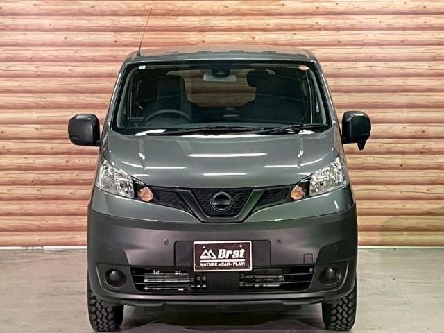 ＮＶ２００バネットバン ＤＸ　１４ＡＷ　デザートテックＬＣ－８　マキシス　バックショット　Ｂｒａｔオリジナルリフトアップキット　ボンネットエンブレム　Ｖモーショングリル　グリルエンブレム　寒冷地仕様　スマートキー　電格ミラー（22枚目）
