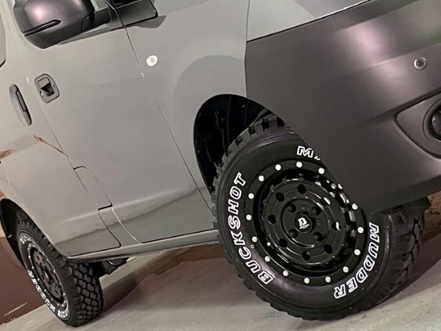 ＮＶ２００バネットバン ＤＸ　１４ＡＷ　デザートテックＬＣ－８　マキシス　バックショット　Ｂｒａｔオリジナルリフトアップキット　ボンネットエンブレム　Ｖモーショングリル　グリルエンブレム　寒冷地仕様　スマートキー　電格ミラー（38枚目）