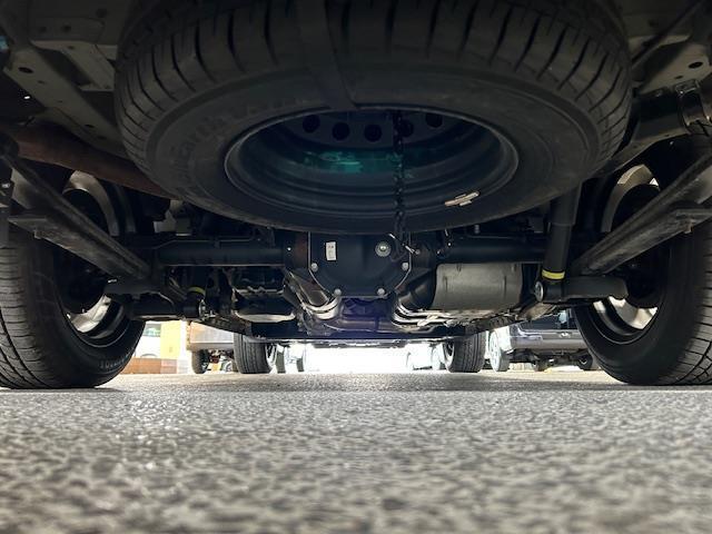 キャラバン ロンググランドプレミアムＧＸ　寒冷地仕様　純正ナビ　純正ドラレコ　アラウンドビューモニター　ドアミラーヒーター　ドアミラーウインカー　シートヒーター　　床張り　シートカバー　スマートキー　小窓ＲＡＹＳ・ＶＯＬＫＲＡＣＩＮＧ１７ＡＷ（44枚目）