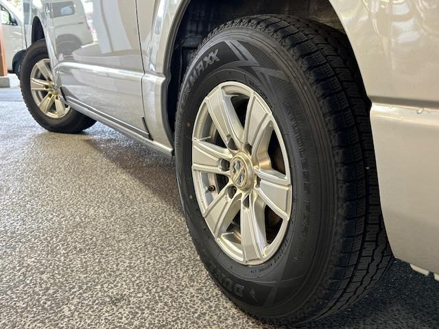ハイエースバン ロングＤＸ　純正ドアバイザー　寒冷地仕様　４ＷＤ　トヨタセーフティーセンス　純正フロアマット　ＥＴＣ　純正ラジオ（6枚目）