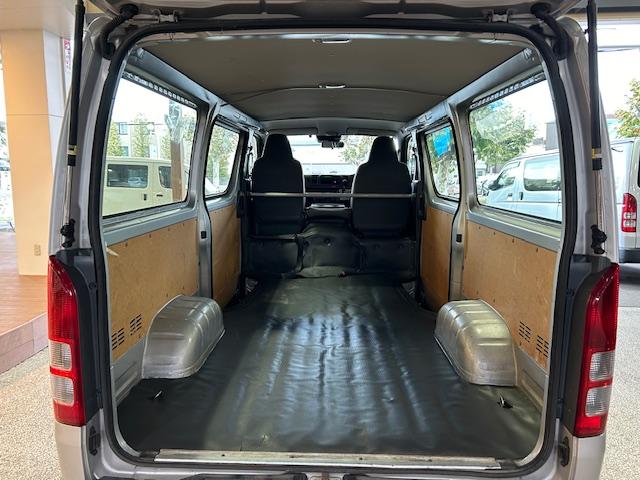 ハイエースバン ロングＤＸ　純正ドアバイザー　寒冷地仕様　４ＷＤ　トヨタセーフティーセンス　純正フロアマット　ＥＴＣ　純正ラジオ（17枚目）