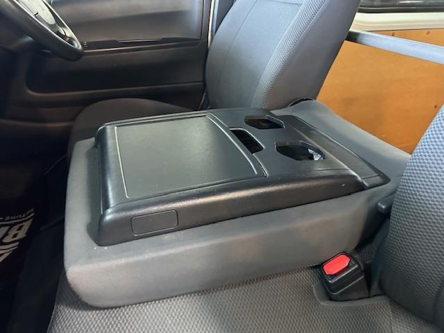 ハイエースバン ロングＤＸ　純正ドアバイザー　寒冷地仕様　４ＷＤ　トヨタセーフティーセンス　純正フロアマット　ＥＴＣ　純正ラジオ（35枚目）