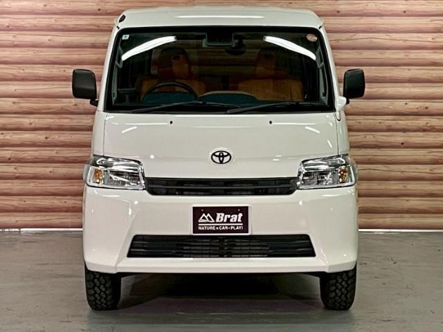 寒冷地仕様　ベッドキット　シートカバー　リフトアップ　フロントカメラ　インテリアパネル　マキシスバックショット　ＷＥＤＳマッドヴァンスＸタイプＳ　ブラックアウトカスタム　リアヒーターＬＥＤヘッドライト