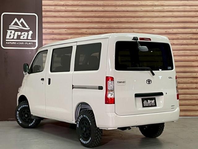 寒冷地仕様　ベッドキット　シートカバー　リフトアップ　フロントカメラ　インテリアパネル　マキシスバックショット　ＷＥＤＳマッドヴァンスＸタイプＳ　ブラックアウトカスタム　リアヒーターＬＥＤヘッドライト