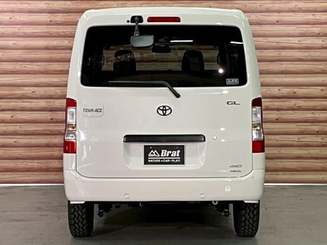 寒冷地仕様　ベッドキット　シートカバー　リフトアップ　フロントカメラ　インテリアパネル　マキシスバックショット　ＷＥＤＳマッドヴァンスＸタイプＳ　ブラックアウトカスタム　リアヒーターＬＥＤヘッドライト