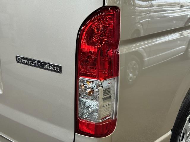 ハイエースワゴン グランドキャビン 4WD トヨタセーフティセンス スマートキー デジタルインナーミラー LEDヘッドライト 片側パワースライドドア(13枚目)