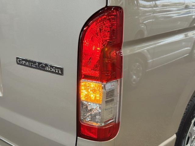 ハイエースワゴン グランドキャビン 4WD トヨタセーフティセンス スマートキー デジタルインナーミラー LEDヘッドライト 片側パワースライドドア(14枚目)