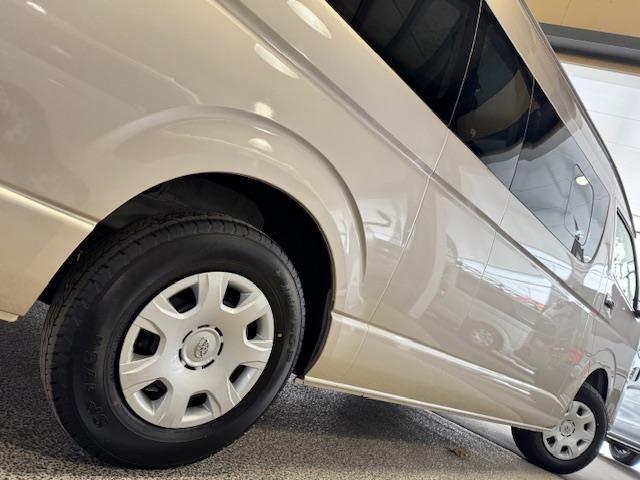 ハイエースワゴン グランドキャビン 4WD トヨタセーフティセンス スマートキー デジタルインナーミラー LEDヘッドライト 片側パワースライドドア(16枚目)