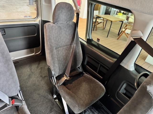 ハイエースワゴン グランドキャビン 4WD トヨタセーフティセンス スマートキー デジタルインナーミラー LEDヘッドライト 片側パワースライドドア(41枚目)