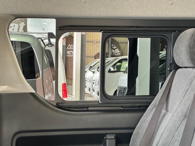 ハイエースワゴン グランドキャビン 4WD トヨタセーフティセンス スマートキー デジタルインナーミラー LEDヘッドライト 片側パワースライドドア(45枚目)