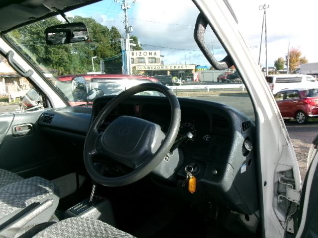 ハイエースバン ロングDX 4WD 3.0D 5Lエンジン Wエアコン リヤヒーター(25枚目)