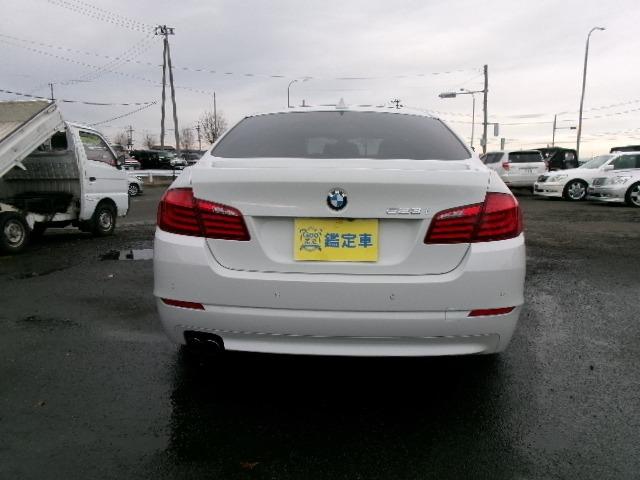 ５シリーズ ５２３ｉ　１９ＡＷ　黒革シート　サンルーフ　パワーシート　純正ナビバックカメラ　スマートキー（6枚目）