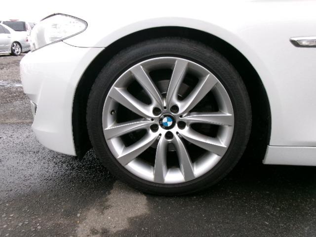 ５シリーズ ５２３ｉ　１９ＡＷ　黒革シート　サンルーフ　パワーシート　純正ナビバックカメラ　スマートキー（16枚目）