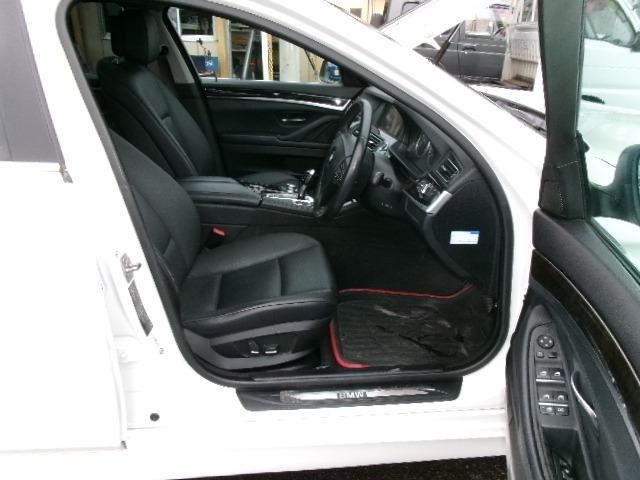 ５シリーズ ５２３ｉ　１９ＡＷ　黒革シート　サンルーフ　パワーシート　純正ナビバックカメラ　スマートキー（18枚目）